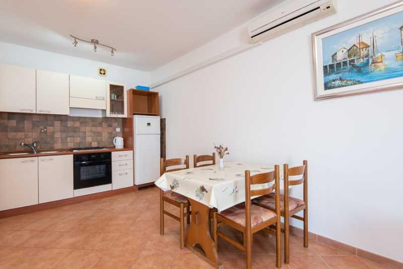 Apartmani Dubravko Putniković Exteriör bild