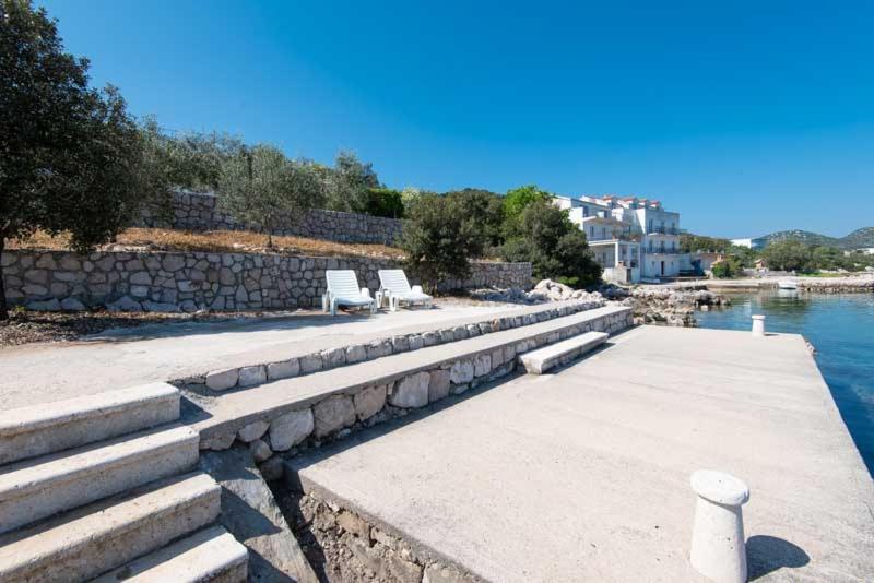 Apartmani Dubravko Putniković Exteriör bild