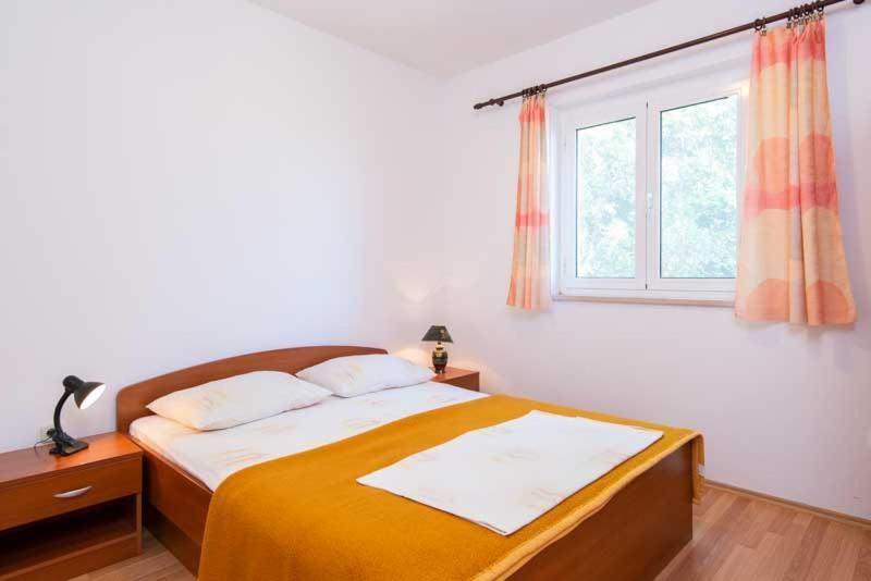 Apartmani Dubravko Putniković Exteriör bild